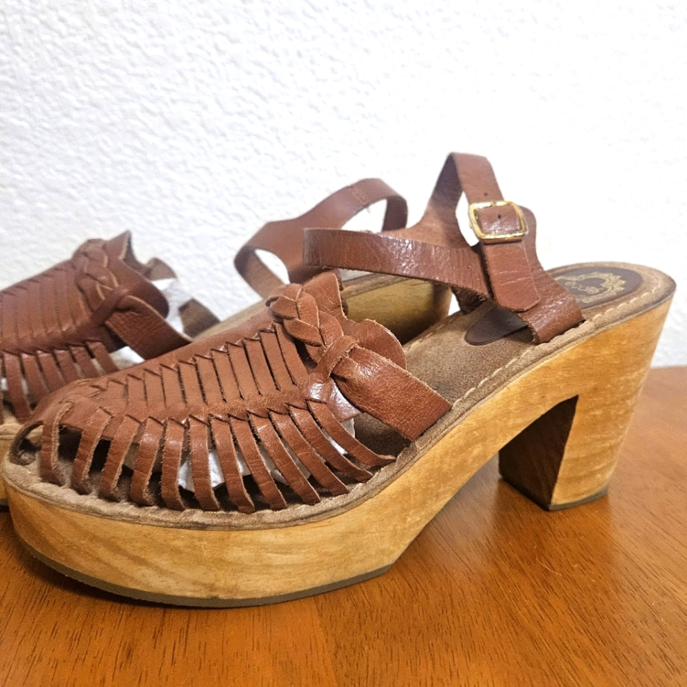 Ecotè Urban Outfitters Huarache style wood heel sandal size 8.5